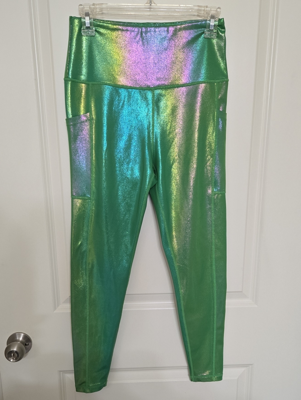 High-Shine Iridescent Green High-Waist Leggings with Side Pockets
